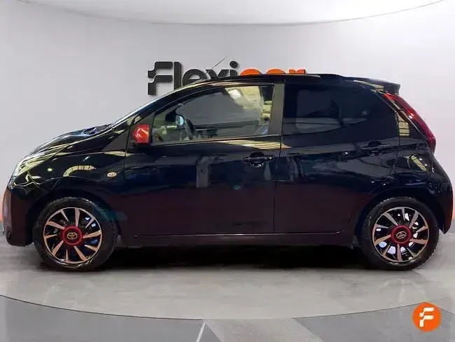 Usado Toyota Aygo x-style 72 CV (52 kW) 2021 Negro Utilitario