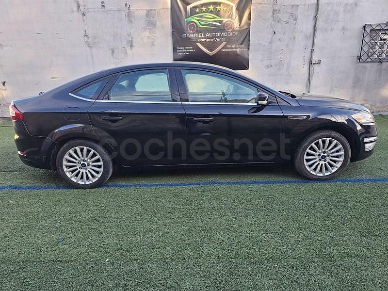 Usado Ford Mondeo Limited 140 CV (102 kW) 2013 Negro Berlina