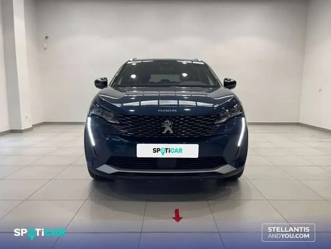 Usado Peugeot 5008 Allure 131 CV (96 kW) 2024 Azul SUV