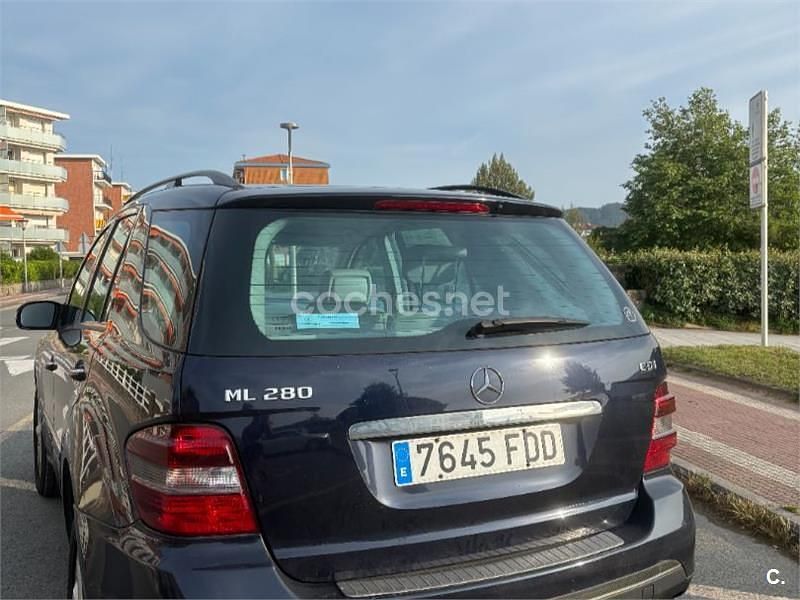 Usado Mercedes ML280 190 CV (139 kW) 2006 Azul SUV