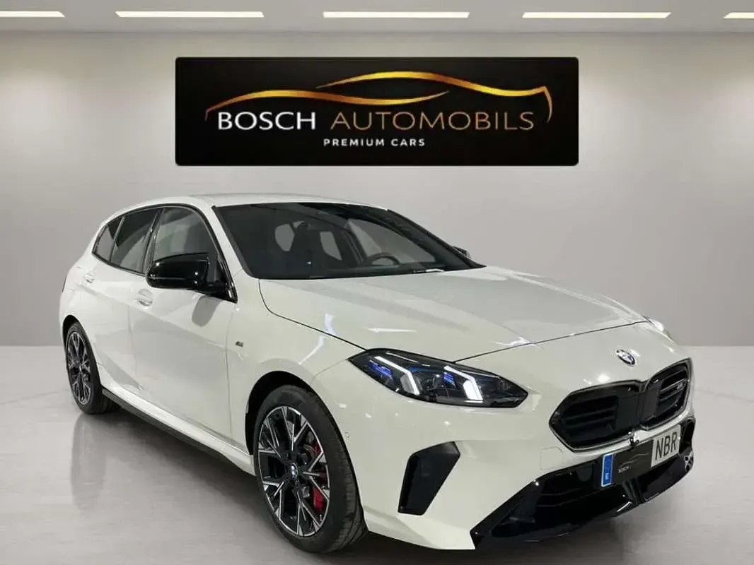Käytetty BMW M135 Comfort Edition 299 HP (219 kW) 2025 Valkoinen Viistoperä
