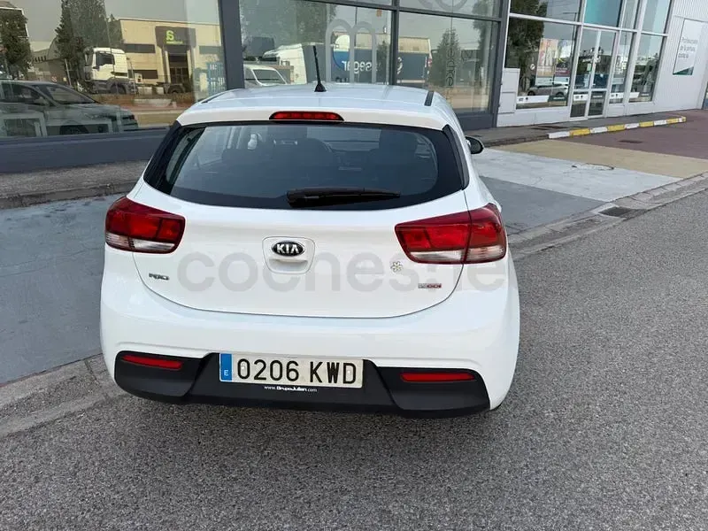 Usado Kia Rio GT-Line 100 CV (73 kW) 2019 Blanco Berlina