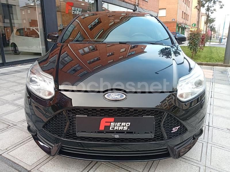 Usado Ford Focus ST 250 CV (183 kW) 2012 Negro Berlina