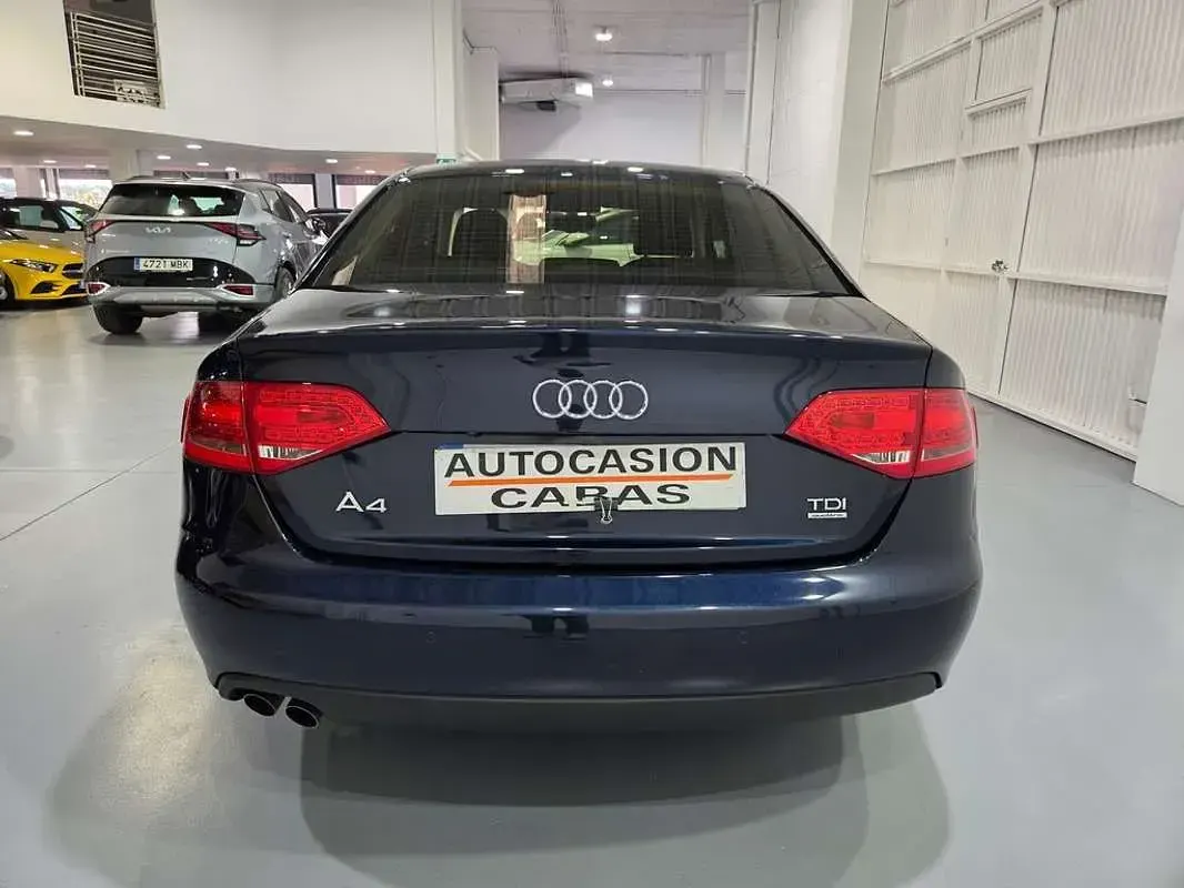 Usado Audi A4 143 CV (105 kW) 2011 Azul Berlina