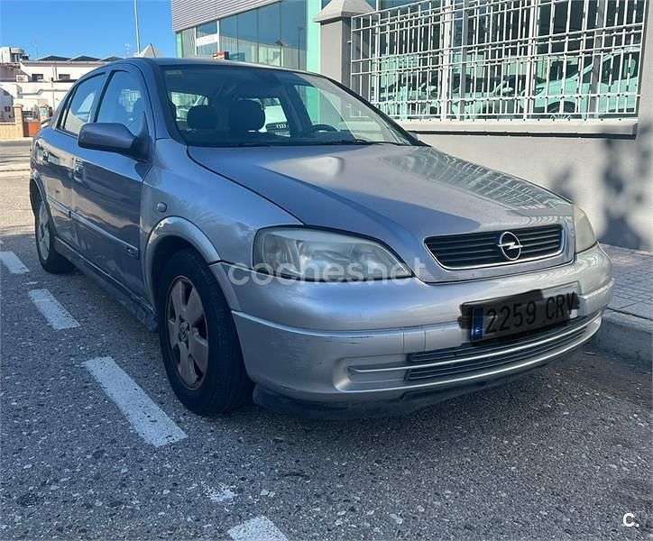 Usado Opel Astra Club 80 CV (58 kW) 2004 Gris / plata Berlina