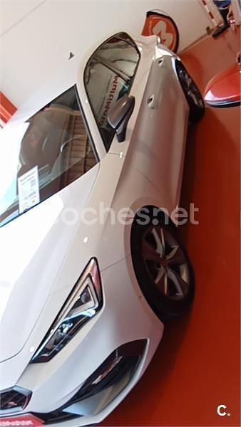 Usado Seat Leon FR 150 CV (110 kW) 2021 Blanco Familiar