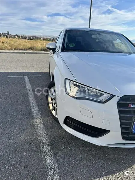 Usado Audi A3 Attraction 110 CV (80 kW) 2014 Blanco Berlina