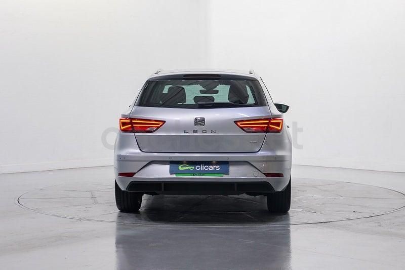 Usado Seat Leon XCELLENCE 130 CV (95 kW) 2020 Gris / plata Familiar
