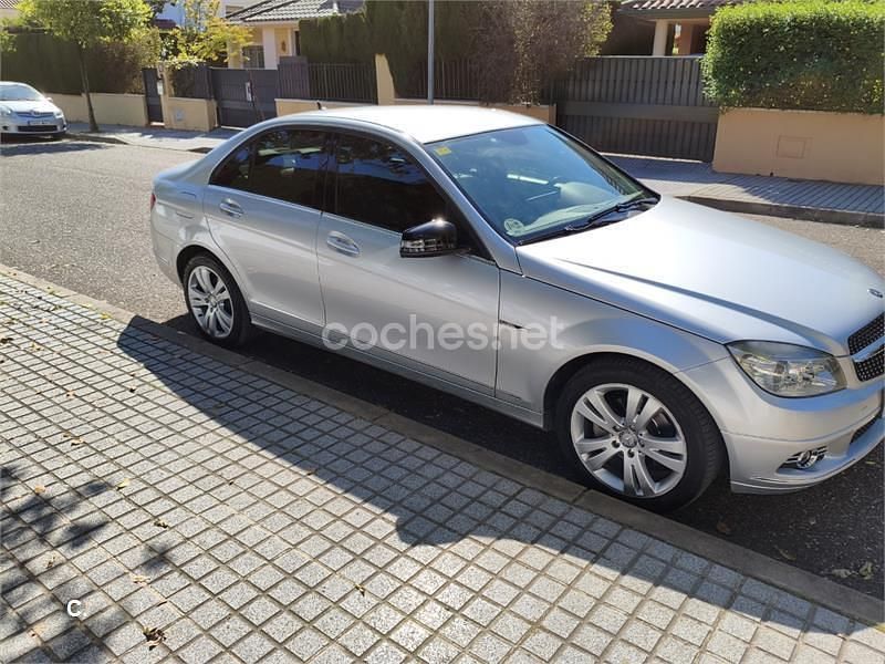 Usado Mercedes C220 Avantgarde 170 CV (125 kW) 2011 Gris / plata Berlina