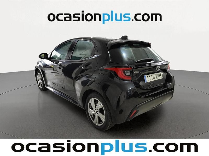 Usado Toyota Yaris Hybrid Active 116 CV (85 kW) 2024 Negro Berlina