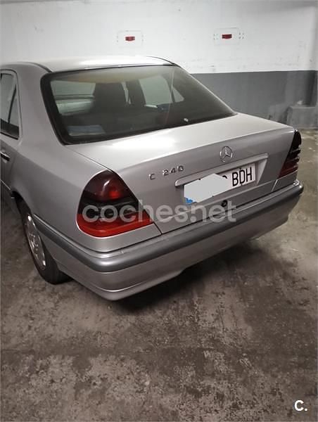 Usado Mercedes C240 Elegance 170 CV (125 kW) 2000 Gris / plata Berlina