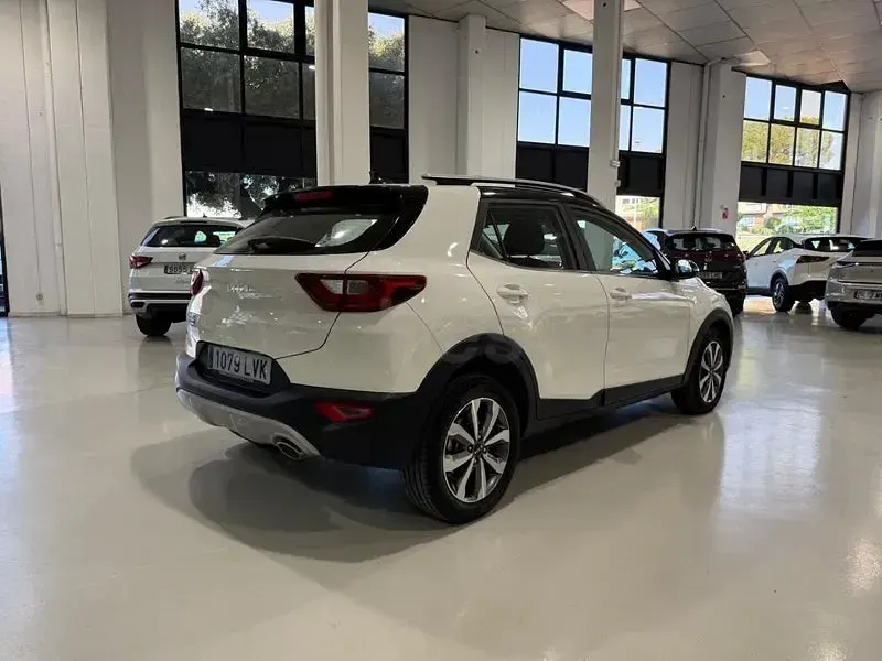 Usado Kia Stonic 120 CV (88 kW) 2021 Blanco SUV