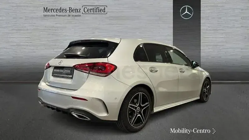 Usado Mercedes A180 116 CV (85 kW) 2022 Gris / plata Berlina
