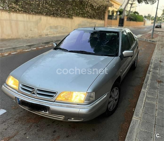 Gris / plata Usado 2000 Citroën Xantia Attraction Berlina | 1450 € - Imagen 1/4