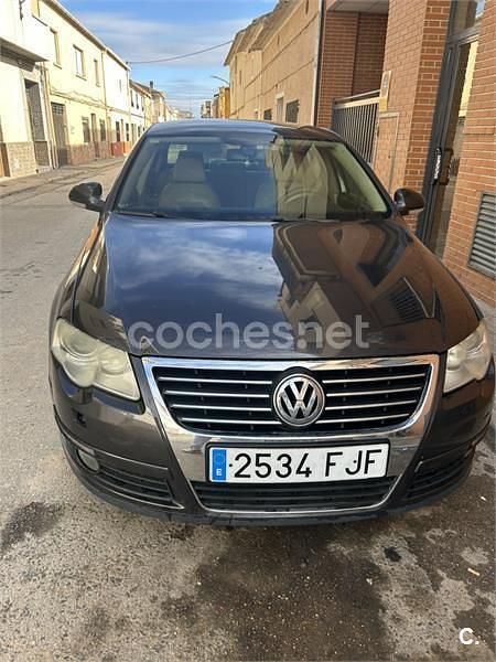 Usado VW Passat Highline 200 CV (147 kW) 2006 Negro Berlina
