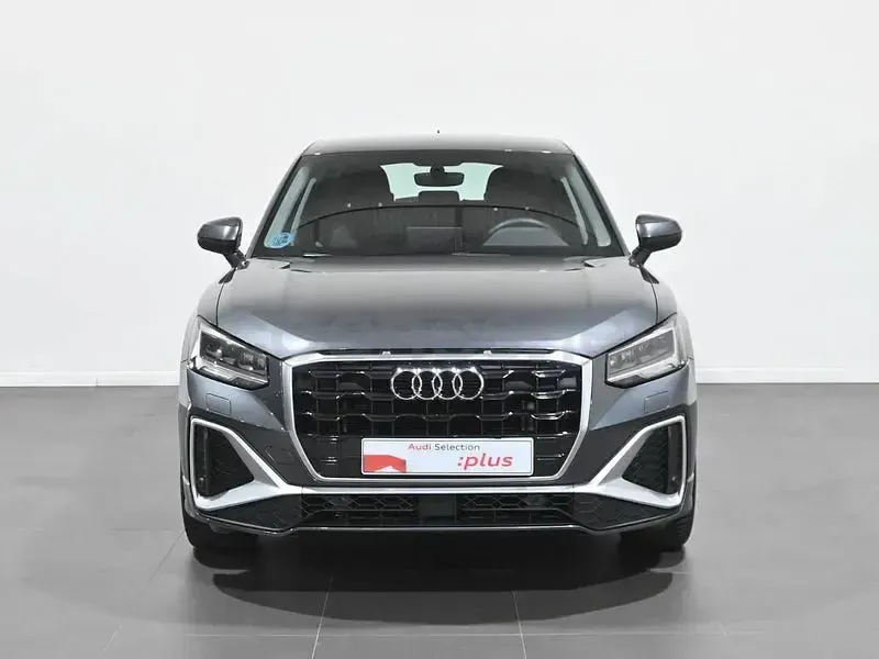 Usado Audi Q2 S-Line 150 CV (110 kW) 2022 Gris / plata SUV