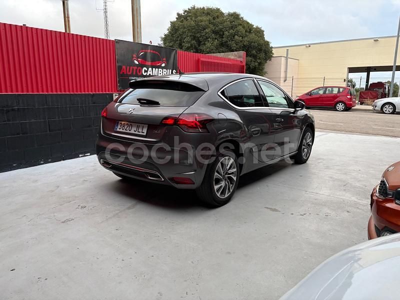 Usado DS Automobiles DS4 Design 114 CV (83 kW) 2016 Gris / plata Berlina