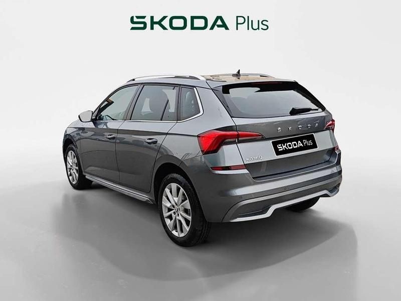 Usado Skoda Kamiq Ambition 110 CV (80 kW) 2022 Gris SUV