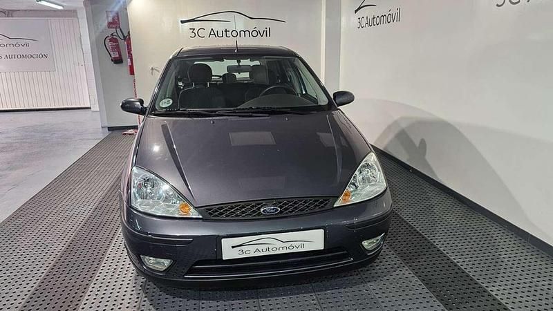 Usado Ford Focus Ambiente 99 CV (72 kW) 2004 Gris Berlina