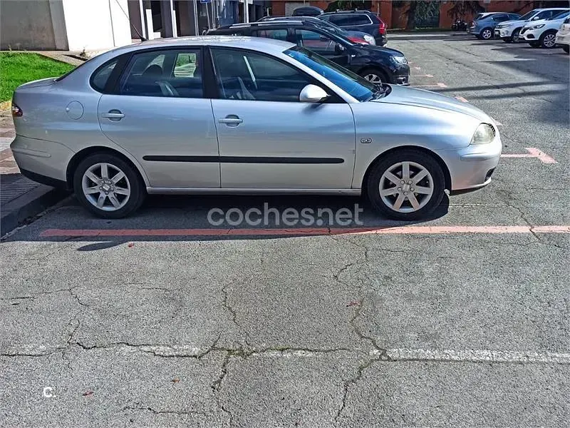 Usado Seat Cordoba Stella 100 CV (73 kW) 2005 Gris / plata Berlina