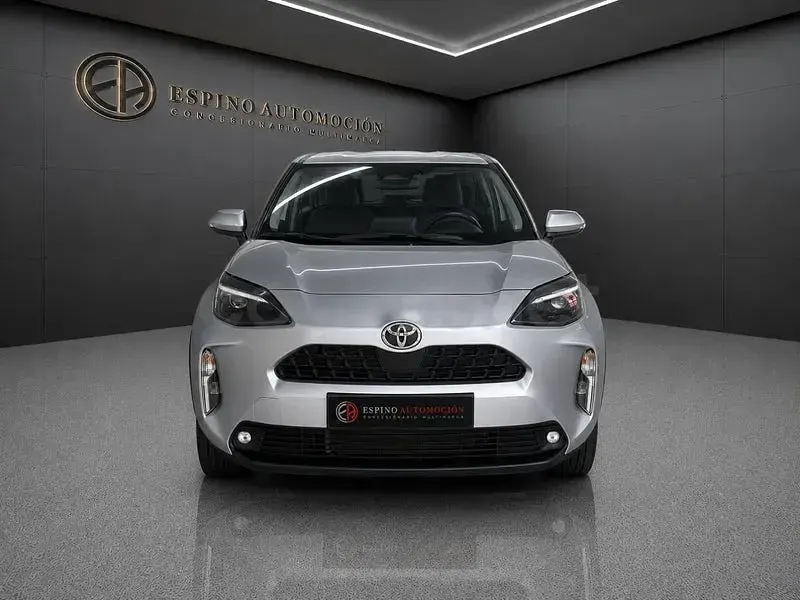 Usado Toyota Yaris Cross Active 116 CV (85 kW) 2024 Gris / plata SUV