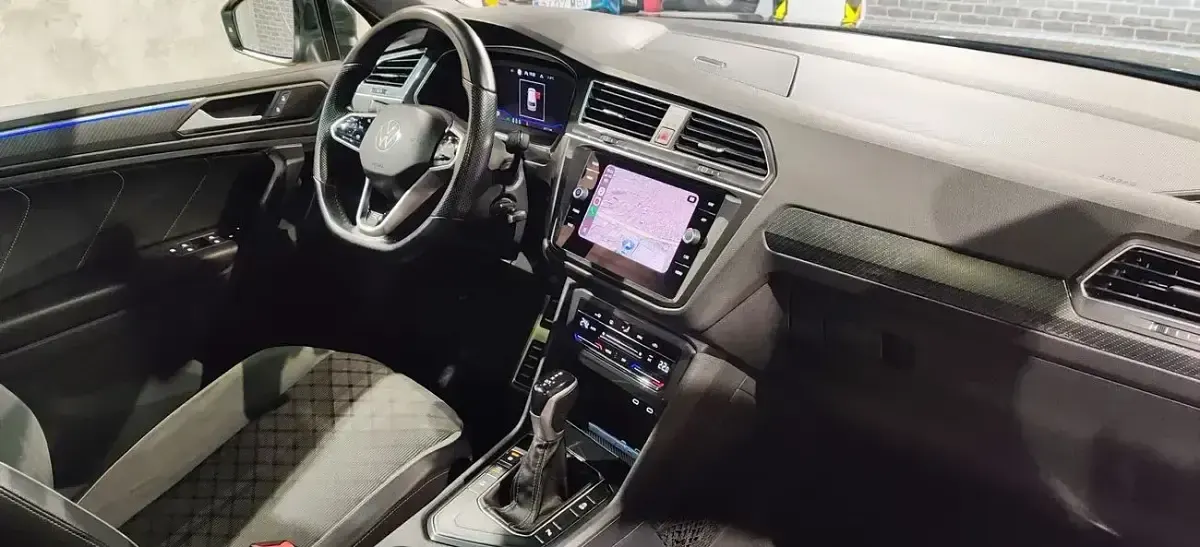 Käytetty VW Tiguan R-line 150 HP (110 kW) 2022 Harmaa Katumaasturi