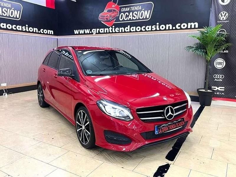 Usado Mercedes B180 110 CV (80 kW) 2016 Rojo Monovolumen