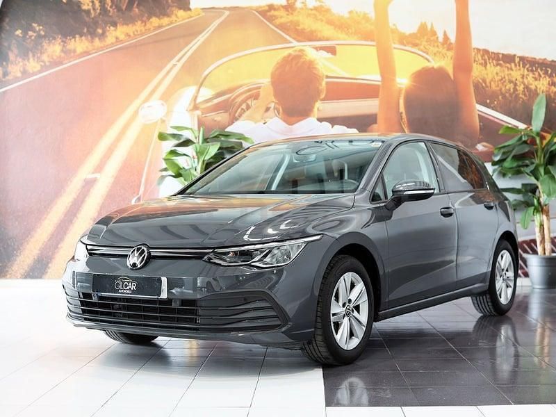 Usado VW Golf VIII Life 110 CV (80 kW) 2021 Gris / plata Berlina