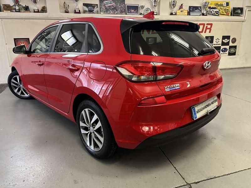 Usado Hyundai i30 GO! 120 CV (88 kW) 2019 Rojo Utilitario