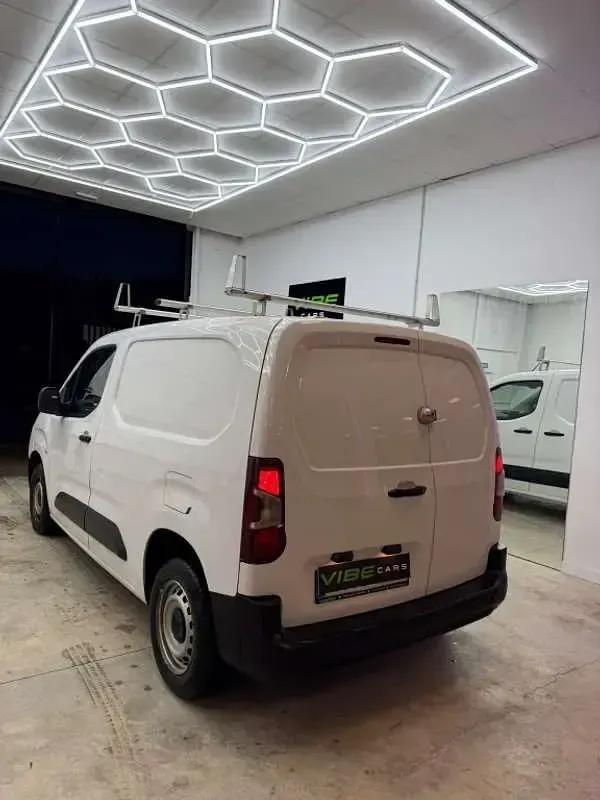 Usado Citroën Berlingo Business Class 102 CV (75 kW) 2022 Blanco Monovolumen
