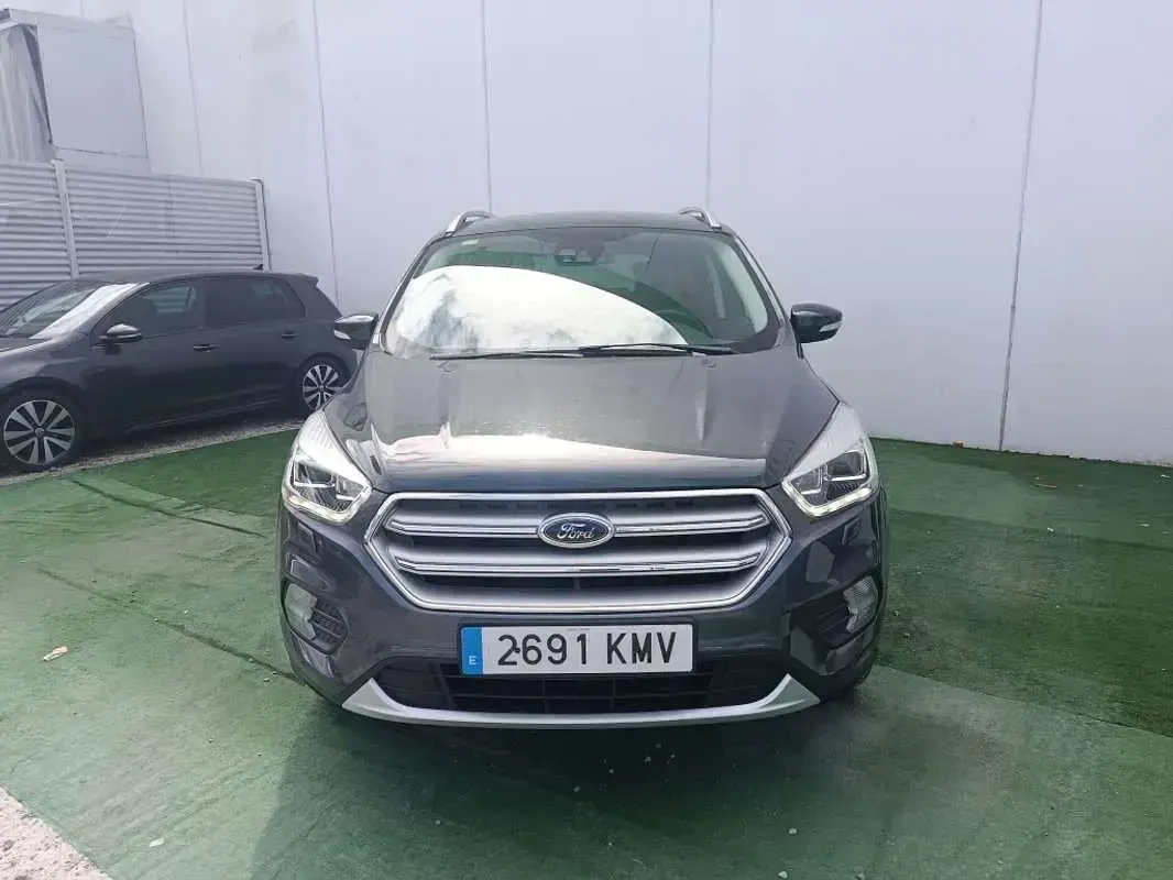 Usado Ford Kuga Titanium 178 CV (130 kW) 2018 Gris / plata SUV