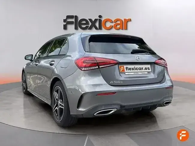 Usado Mercedes A180 AMG 116 CV (85 kW) 2019 Gris Berlina