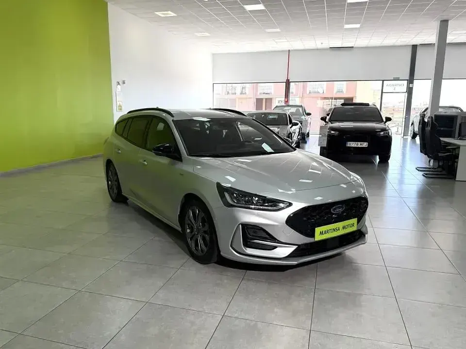 Usado Ford Focus ST-Line 125 CV (91 kW) 2024 Gris Familiar