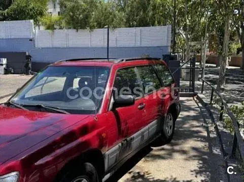 Usado Subaru Forester 122 CV (89 kW) 1998 Granate SUV
