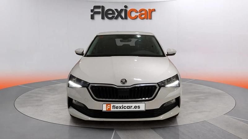 Usado Skoda Scala Ambition 110 CV (80 kW) 2021 Blanco Utilitario
