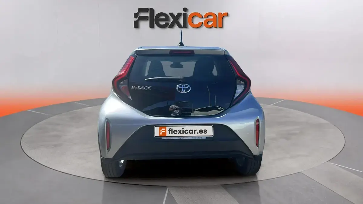 Usado Toyota Aygo X Play 72 CV (52 kW) 2023 Gris SUV