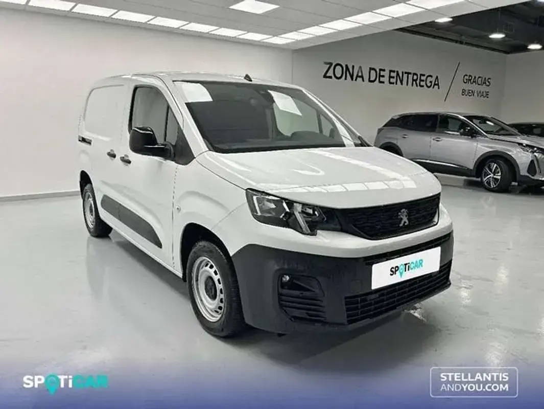 Usado Peugeot Partner 103 CV (75 kW) 2023 Blanco Monovolumen