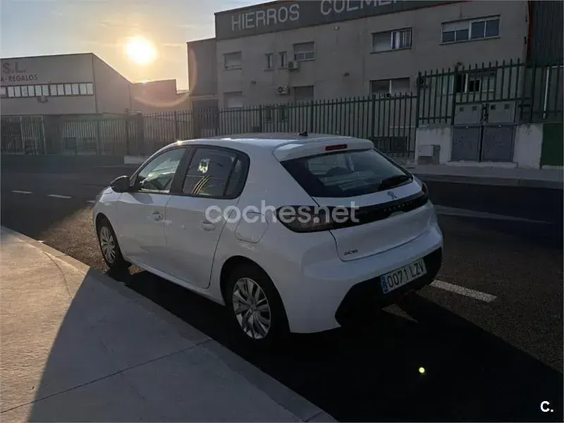 Usado Peugeot 208 Active 75 CV (55 kW) 2022 Gris / plata Utilitario
