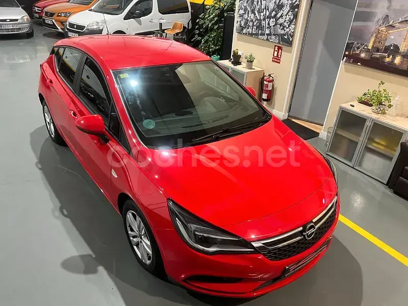 Usado Opel Astra Selective 110 CV (80 kW) 2019 Granate Berlina