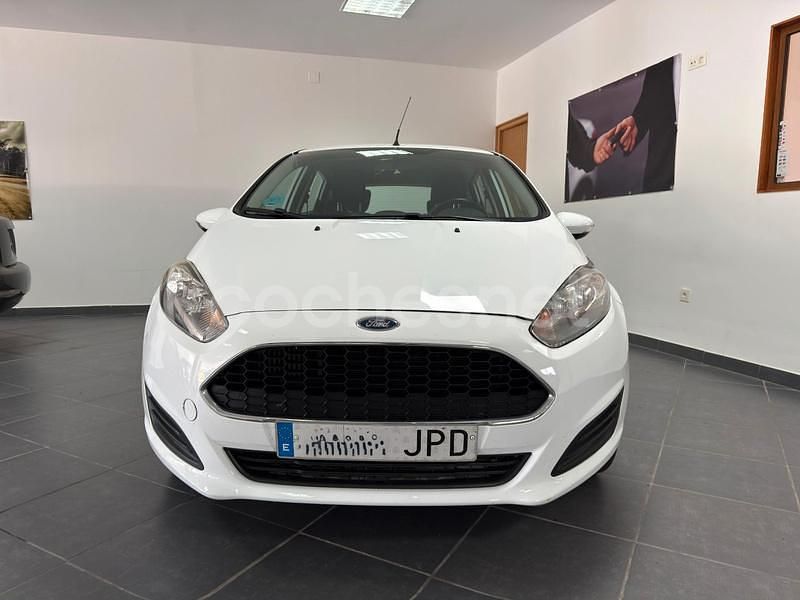 Usado Ford Fiesta Trend 75 CV (55 kW) 2016 Blanco Berlina
