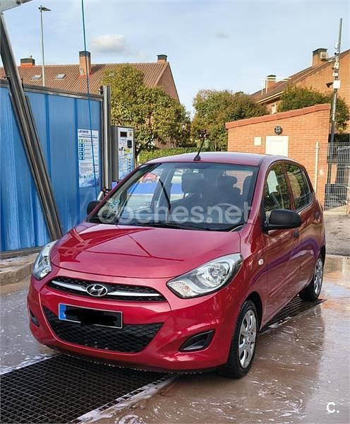 Usado Hyundai i10 Comfort 85 CV (62 kW) 2012 Rojo Utilitario