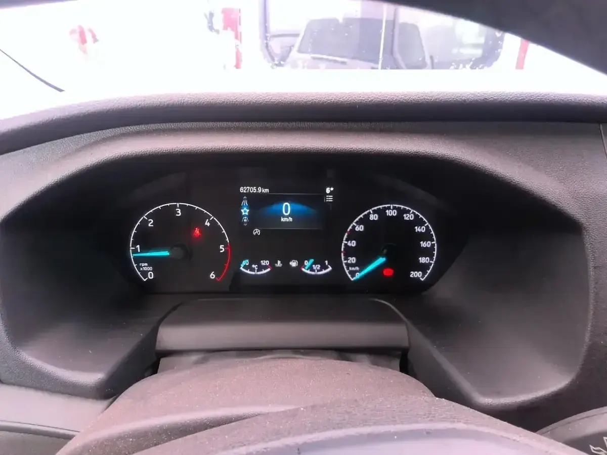 Usado Ford Transit Trend 130 CV (95 kW) 2022 Blanco Berlina