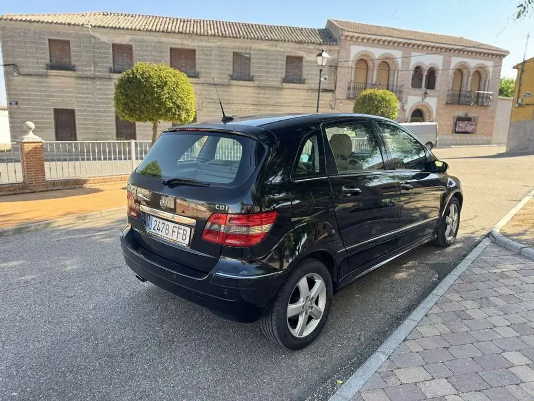 Usado Mercedes B200 140 CV (102 kW) 2007 Negro Monovolumen