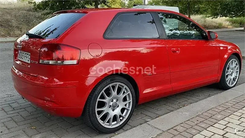Usado Audi A3 Ambition 140 CV (102 kW) 2006 Rojo Utilitario