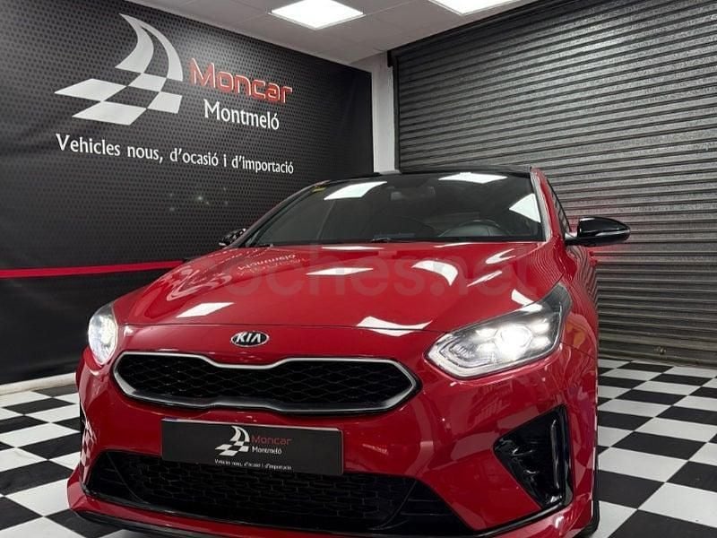 Usado Kia ProCeed GT-Line 120 CV (88 kW) 2020 Rojo Familiar