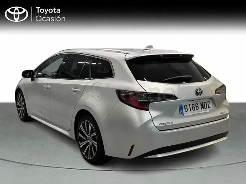 Usado Toyota Corolla Sport 122 CV (89 kW) 2023 Gris / plata Familiar
