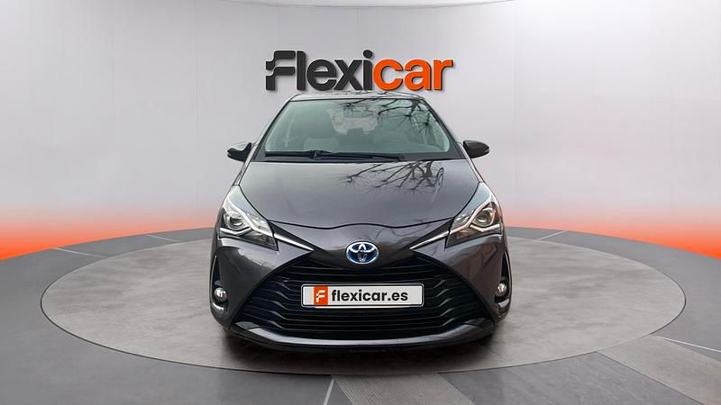 Usado Toyota Yaris Hybrid Active 100 CV (73 kW) 2019 Gris Utilitario