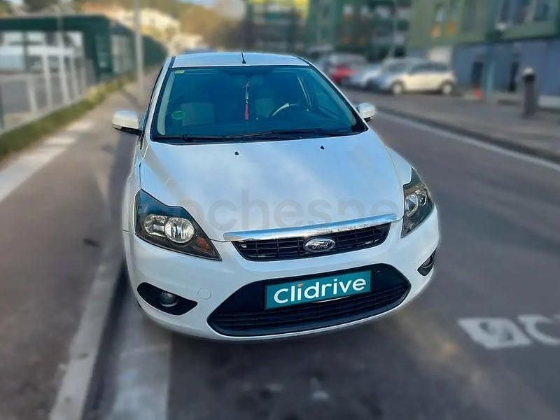 Usado Ford Focus Trend 100 CV (73 kW) 2011 Blanco Berlina