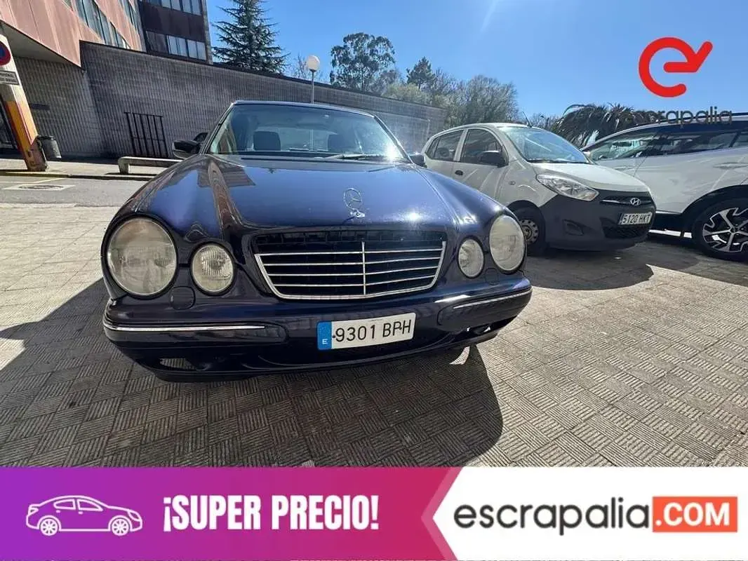 Usado Mercedes E280 Classic 230 CV (169 kW) 2001 Azul Berlina