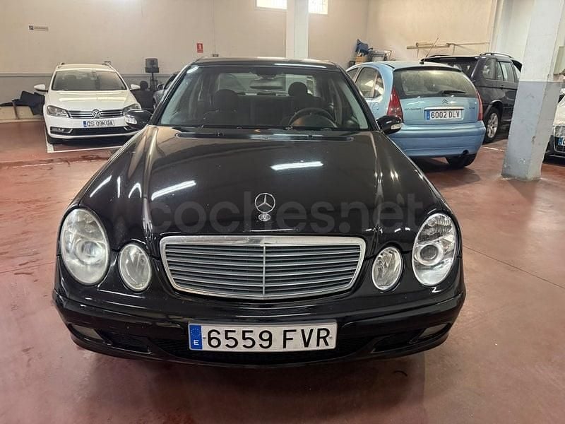 Usado Mercedes E220 Elegance 150 CV (110 kW) 2004 Negro Berlina
